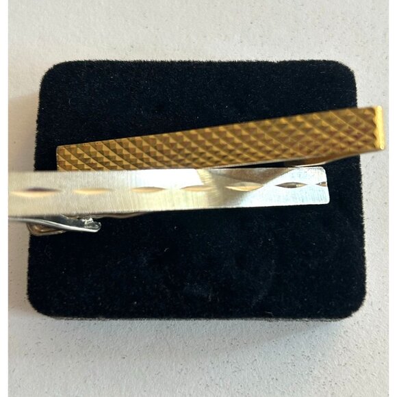 Mens Tie Clip Necktie Bar Clasp Engraved Silver And Gold Set of 2 Mens Fashion - Picture 1 of 9